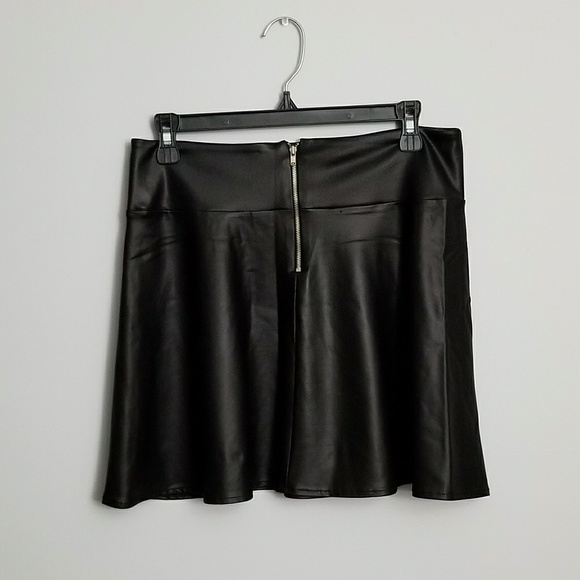 ⭐3/$16 Faux Leather Skater Skirt - Picture 3 of 5